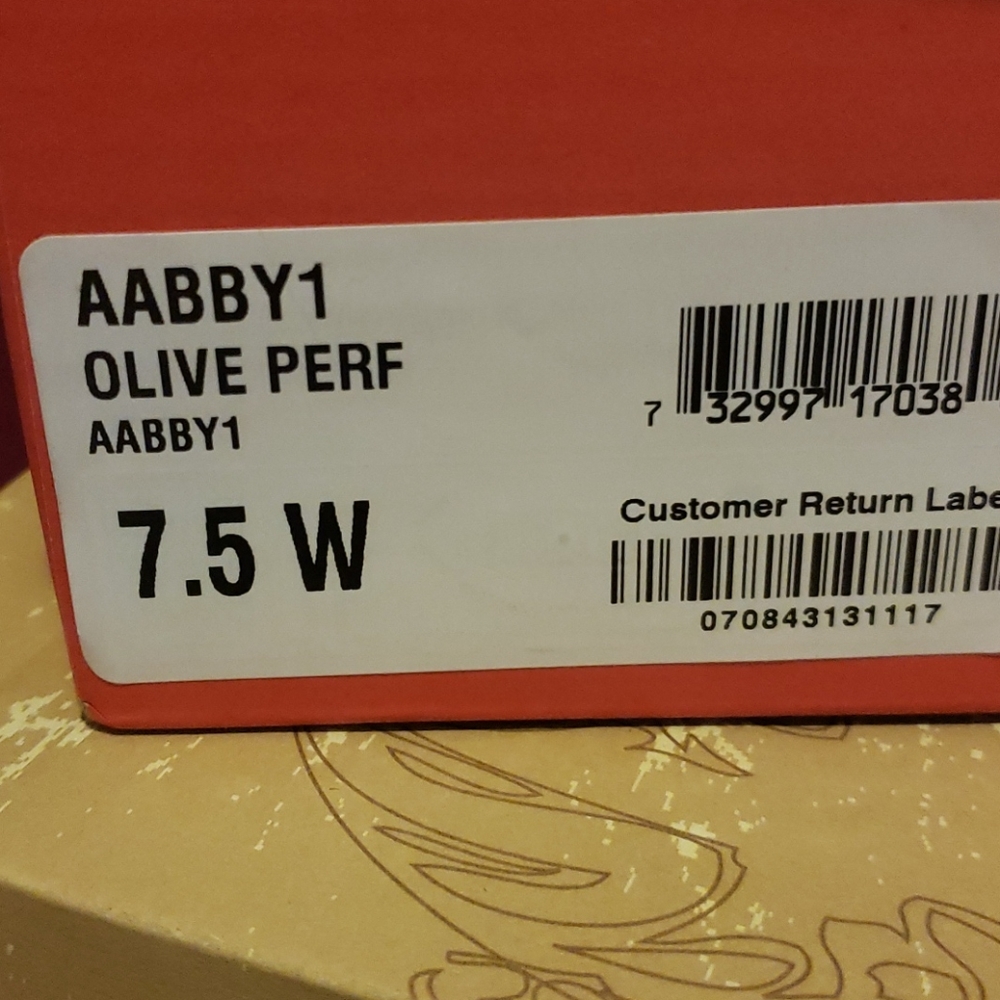 Boots - Picture 4 of 4